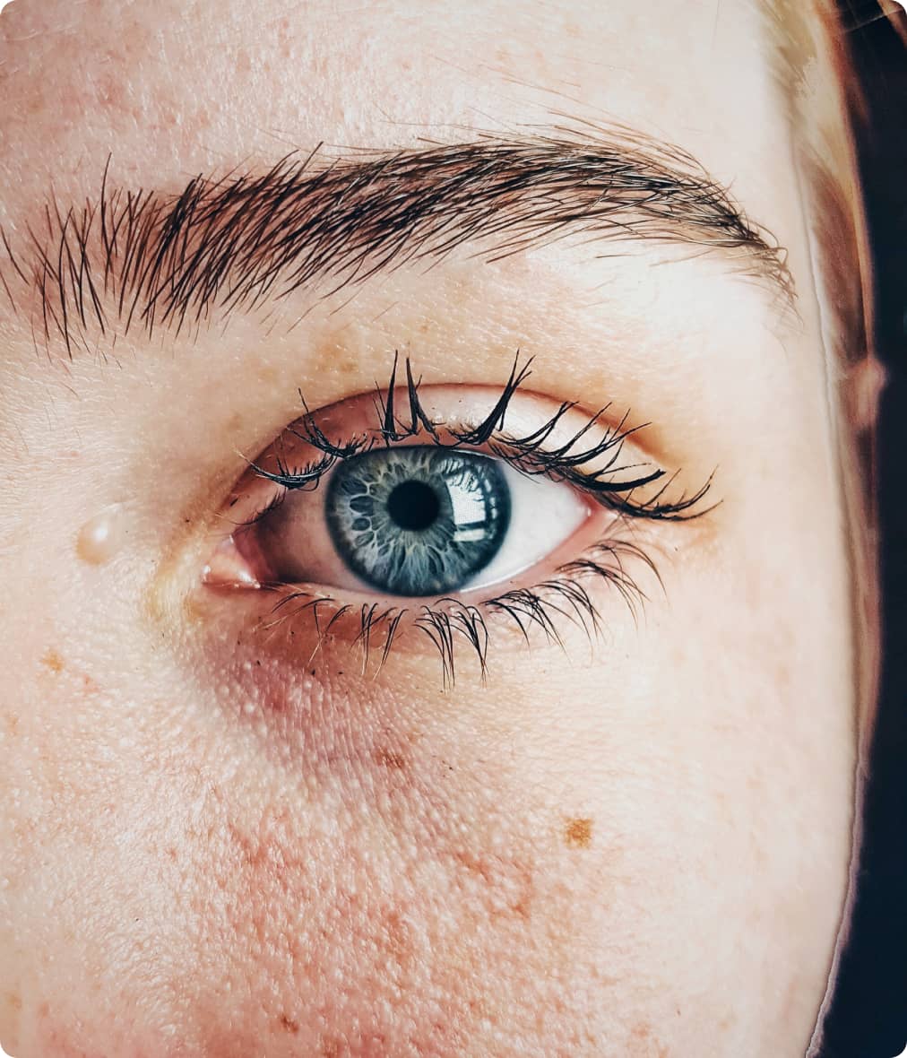 Helle Haut und blaue Augen